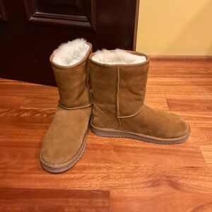Kookaburra by UGG Boots “Koola Short” in Chestnut NEW without original box